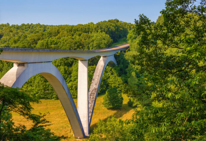 Natchez,Trace,Parkway,Bridge,Is,A,Double,Arch,Structure,At