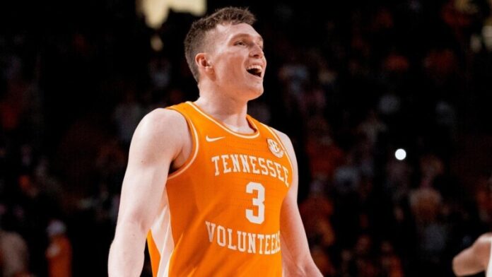 NASHVILLE, TN - January 27, 2024 - Guard Dalton Knecht #3 of the Tennessee Volunteers during the game between the Vanderbilt Commodores and the Tennessee Volunteers at Memorial Gymnasium in Nashville, TN. Photo By Andrew Ferguson/Tennessee Athletics