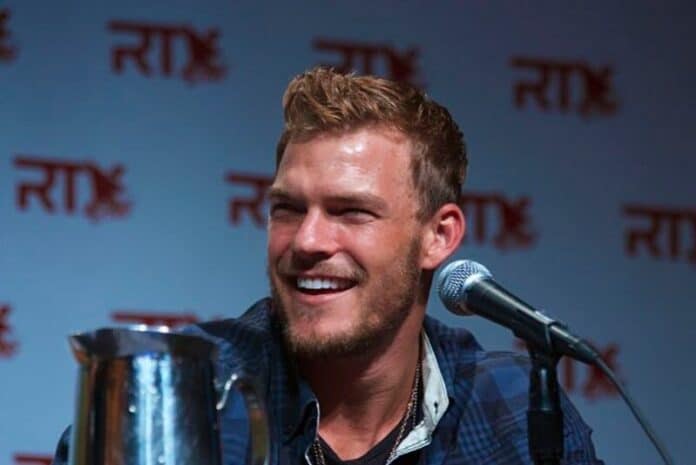 RTX_2015_-_Alan_Ritchson_(20515034372)