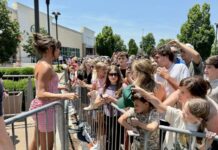 Photos: Ella Langley Greets Fans at Ulta Fragrance Launch