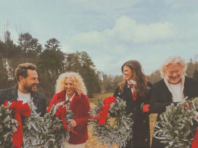 LBT_CHRISTMAS_Wreath Carry_0192_FNL EDIT_nolayers