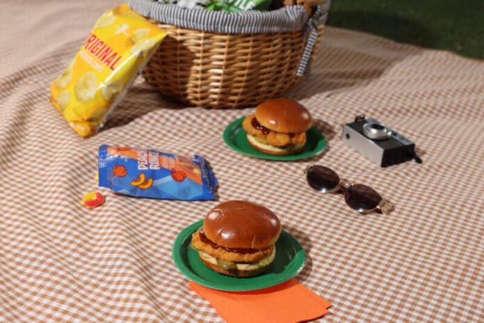 7-Eleven labor day deals Celebrate the holiday with sweet and savory deals available in stores and at Laredo Taco Company® and Raise the Roost® restaurants