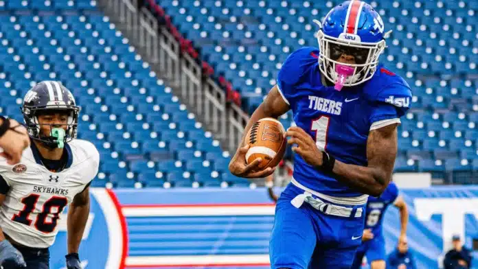 Football Falls to UT Martin Despite Lee’s Four Touchdown Passes Football Falls to UT Martin Despite Lee’s Four Touchdown Passes